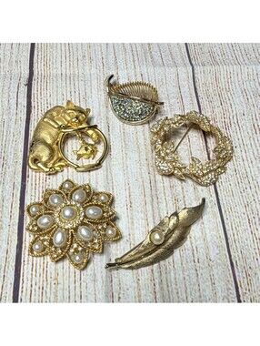 Lot Of 5 Gold Tone Brooch & Pin Mixed Lot Faux Pearl Rhinestone Designs
